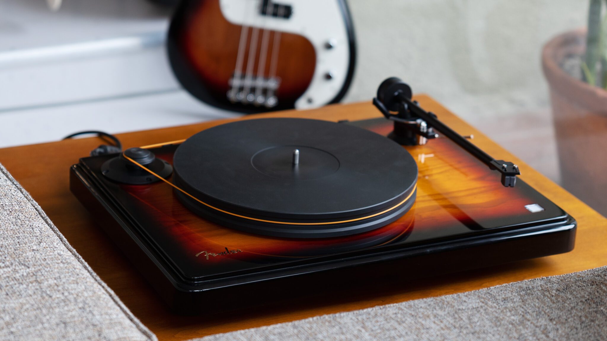 FENDER X MOFI PRECISIONDECK LIMITED EDITION TURNTABLE FENDER X MOFI PRECISIONDECK LIMITED EDITION TURNTABLE