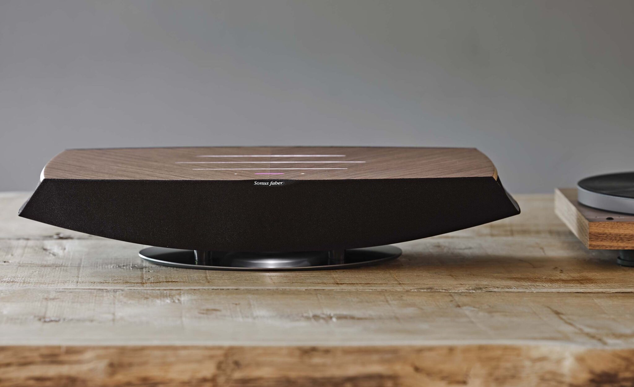SONUS FABER OMNIA WIRELESS SPEAKER SONUS FABER OMNIA WIRELESS SPEAKER